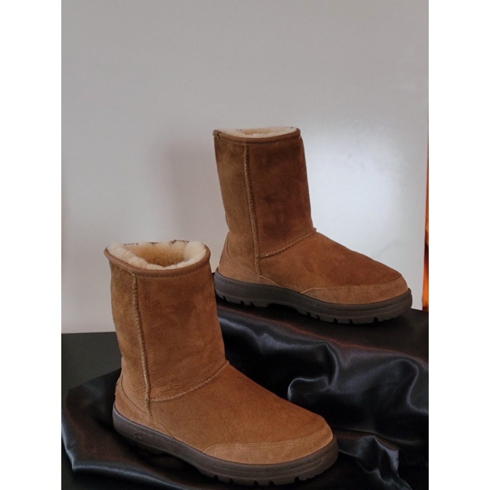 UGG Australia Classic Short Chestnut Suede Sheepskin Boots Brown Women Lug Sole